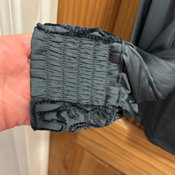 Chico’s Satin Chenille Smocked Blouse Size 2 (12) - Picture 4 of 7